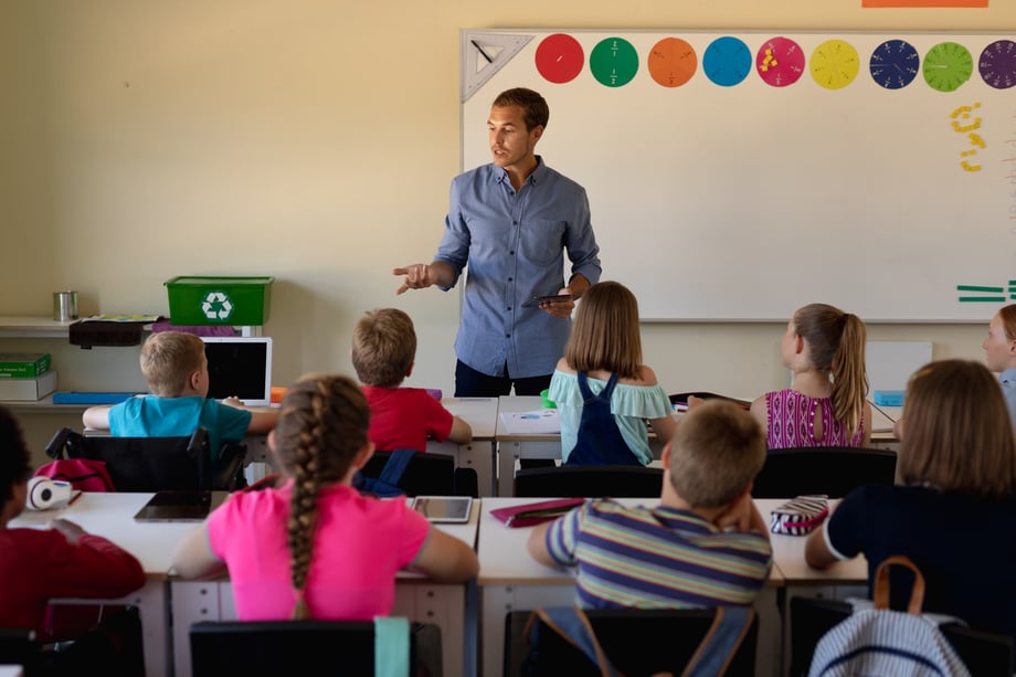 military-veteran-becoming-a-teacher-for-elementary-school-students